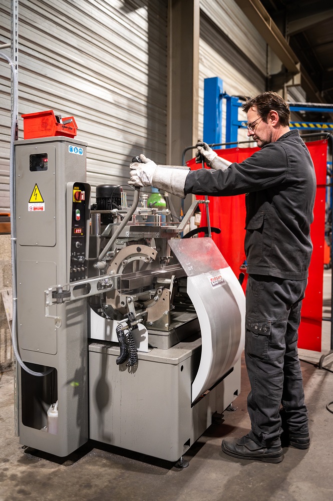 Notre atelier de fabrication metallerie ventoise fraise a copier